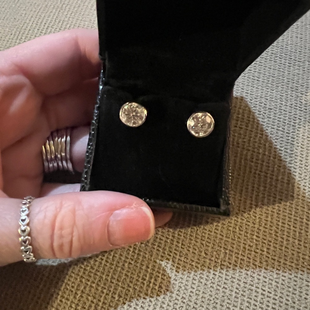 GORGEOUS 4.0 CTW Certified Earth mined Bezel set AMAZING earrings!
